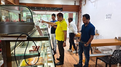 कोरबा में मिठाई की दुकानों से सैंपल लेकर जांच के लिए भेजा गया कोरबा में मिठाई की दुकानों से सैंपल लेकर जांच के लिए भेजा गया