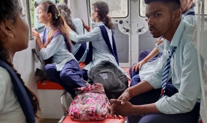 सीधीः एल्बेंडाजोल दवा खाने से 40 छात्र बीमार, जिला अस्पताल में भर्ती सीधीः एल्बेंडाजोल दवा खाने से 40 छात्र बीमार, जिला अस्पताल में भर्ती