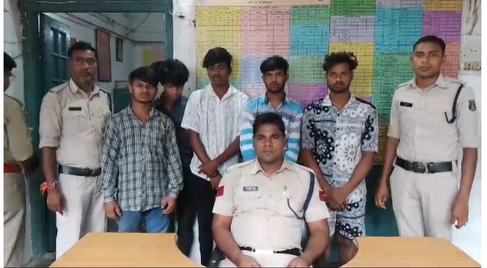 छेड़छाड़ के मामले में ठेकेदारकर्मी अभिषेक सूर्यवंशी समेत पांच गिरफ्तार छेड़छाड़ के मामले में ठेकेदारकर्मी अभिषेक सूर्यवंशी समेत पांच गिरफ्तार