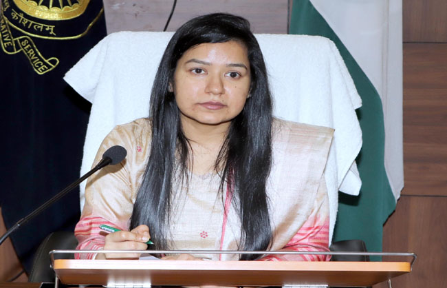 जिला निर्वाचन अधिकारी एवं उपायुक्त मोनिका गुप्ता जिला निर्वाचन अधिकारी एवं उपायुक्त मोनिका गुप्ता