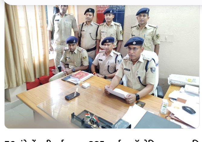 पुलिस गिरफ्त में आरोपी पुलिस गिरफ्त में आरोपी