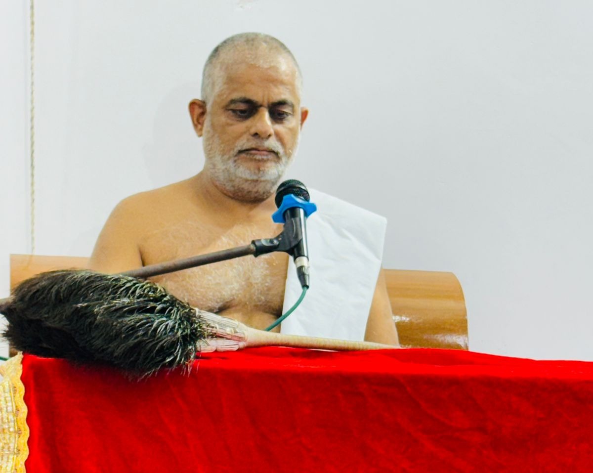 श्री पार्श्वनाथ दिगम्बर जैन मंदिर लोहागढ़ मुरादाबाद में बालयोगी क्षुल्लक रत्न 105 श्री समर्पण सागर महाराज श्री पार्श्वनाथ दिगम्बर जैन मंदिर लोहागढ़ मुरादाबाद में बालयोगी क्षुल्लक रत्न 105 श्री समर्पण सागर महाराज