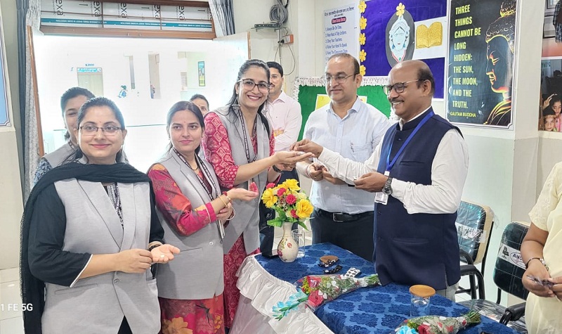 इंदौरः राष्ट्रीय कृमि मुक्ति दिवस पर बच्चों को दी गई कृमि नाशक दवाई इंदौरः राष्ट्रीय कृमि मुक्ति दिवस पर बच्चों को दी गई कृमि नाशक दवाई
