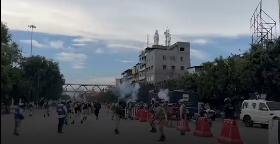 Student agitation turns violent in Manipur, police fire tear gas, many injured Student agitation turns violent in Manipur, police fire tear gas, many injured