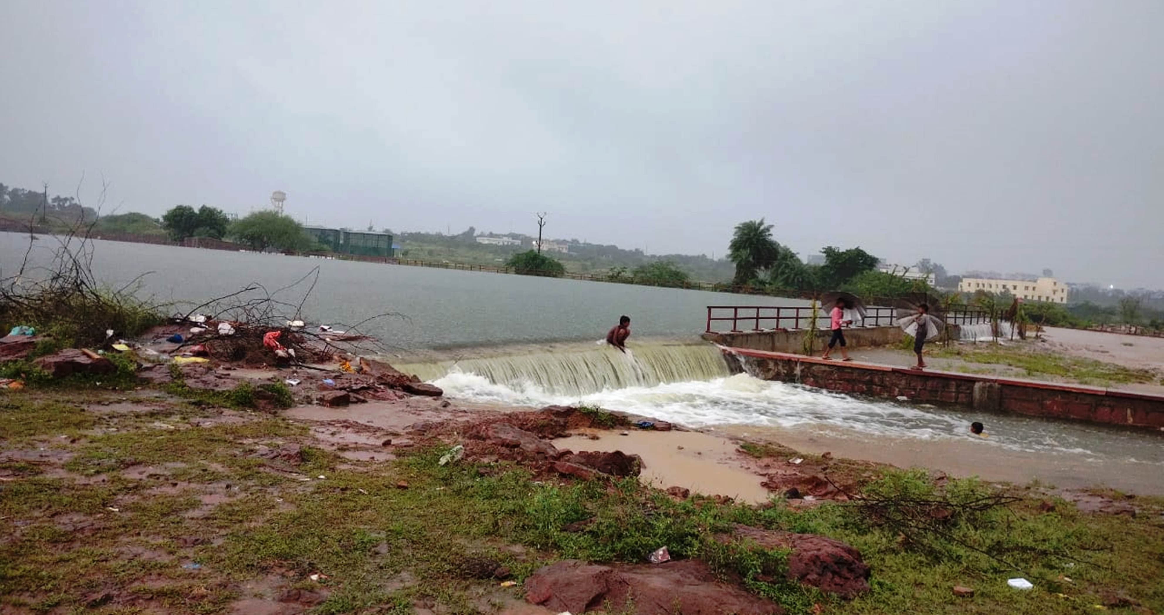 धौलपुर में बरसात का दौर जारी,स्कूलों में अवकाश घोषित