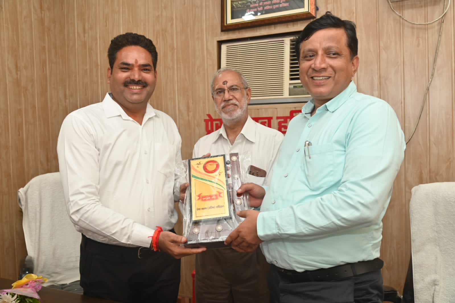 प्रेस क्लब में महानिदेशक सूचना का स्वागत प्रेस क्लब में महानिदेशक सूचना का स्वागत