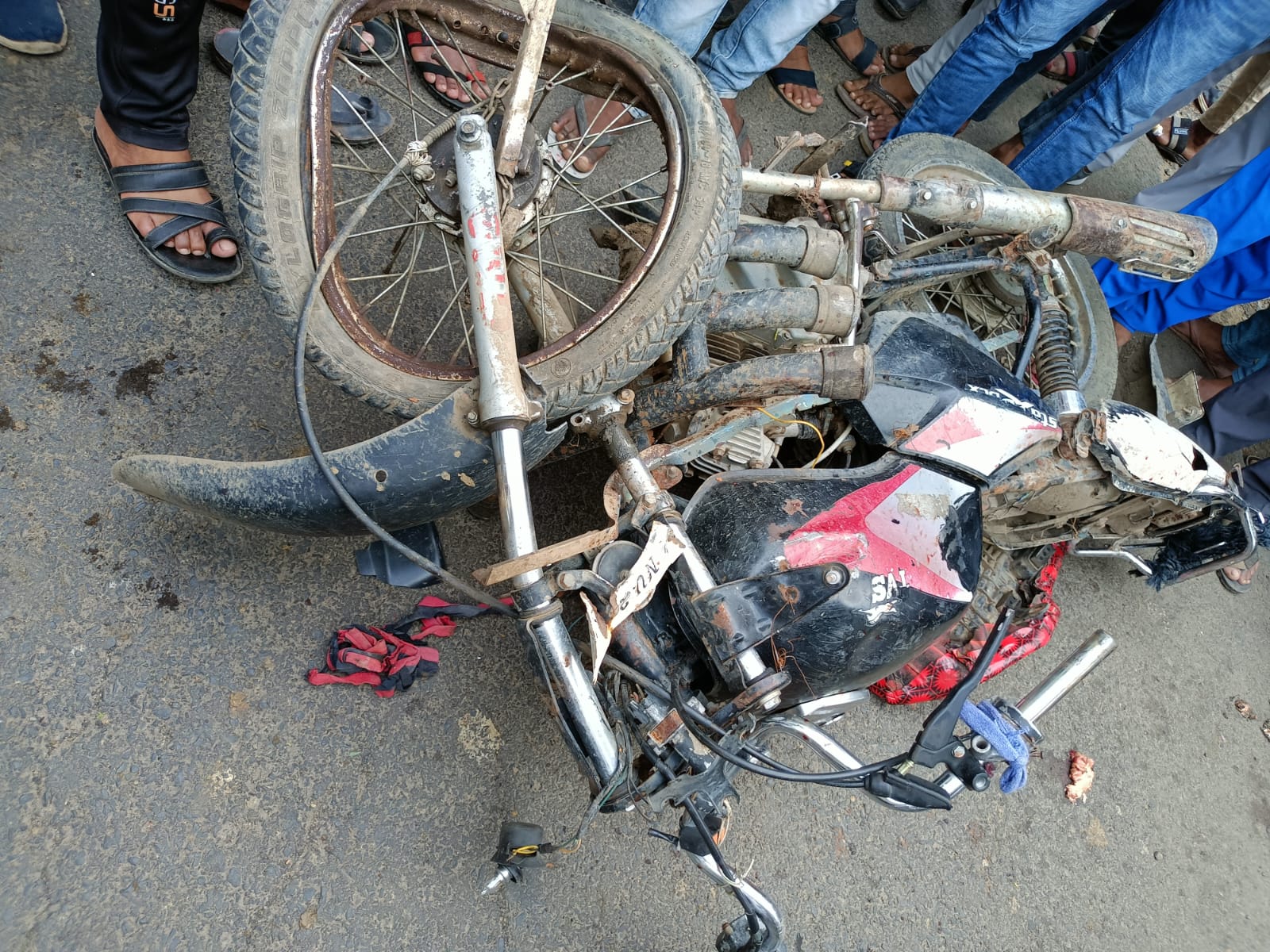 टक्कर से बाइक चालक की मौत टक्कर से बाइक चालक की मौत