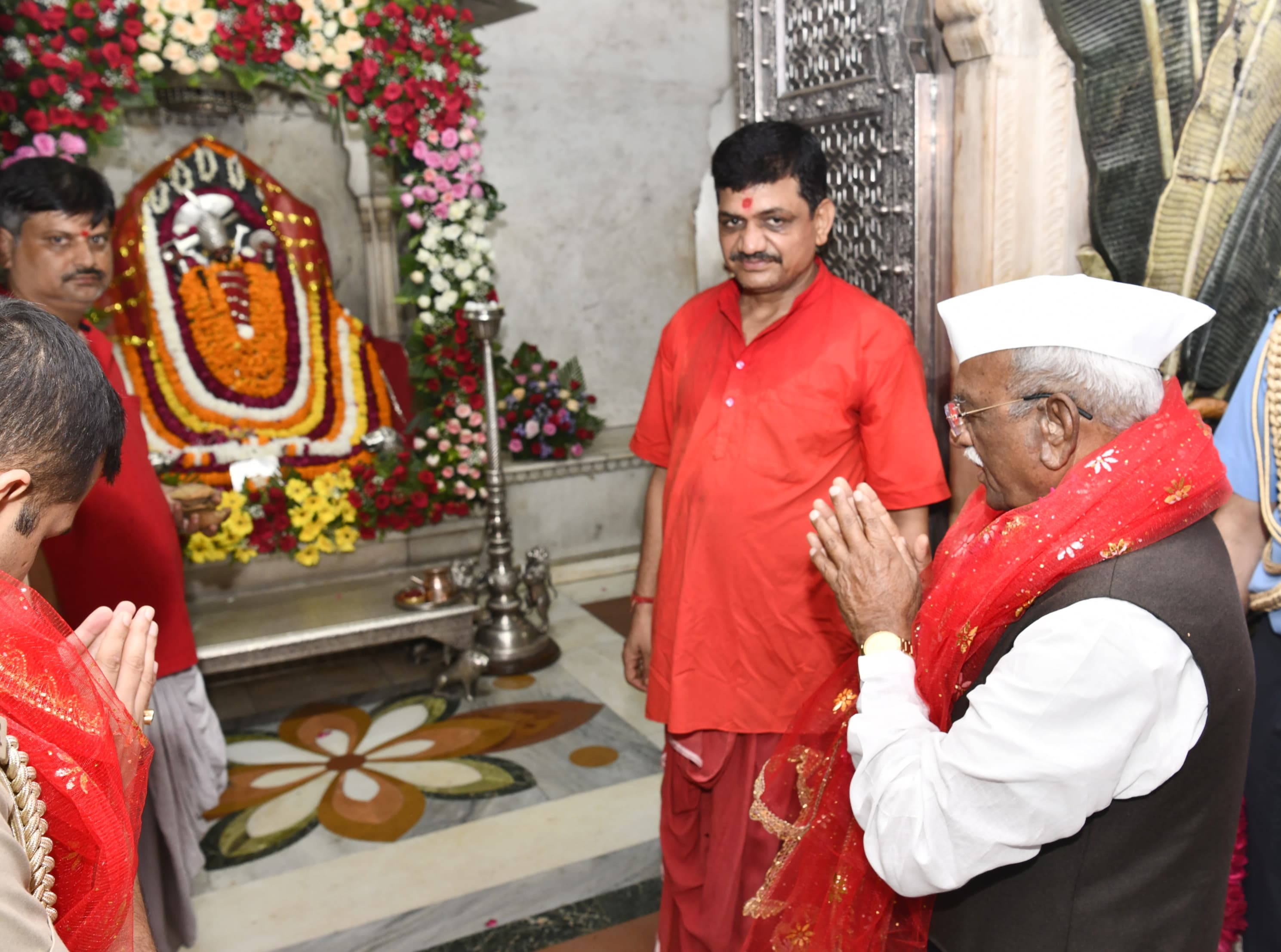 राज्यपाल ने आमेर स्थित शिला—माता के दर्शन कर पूजा—अर्चना की राज्यपाल ने आमेर स्थित शिला—माता के दर्शन कर पूजा—अर्चना की