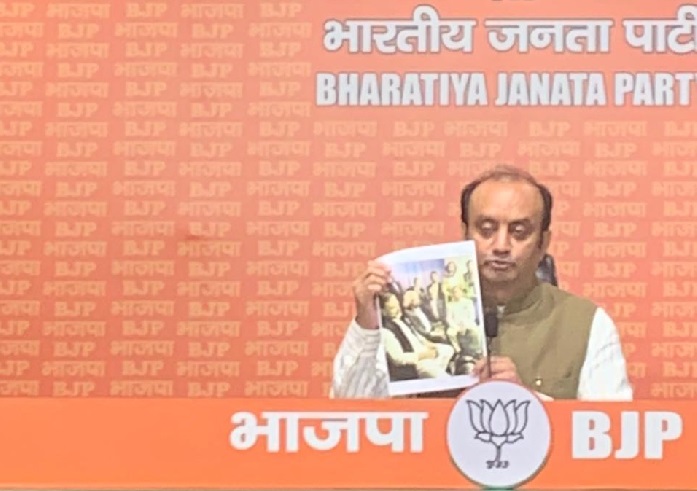 नई दिल्लीः भाजपा मुख्यालय में बुधवार को पत्रकार वार्ता को संबोधित करते पार्टी के राष्ट्रीय प्रवक्ता एवं सांसद सुधांशु त्रिवेदी नई दिल्लीः भाजपा मुख्यालय में बुधवार को पत्रकार वार्ता को संबोधित करते पार्टी के राष्ट्रीय प्रवक्ता एवं सांसद सुधांशु त्रिवेदी