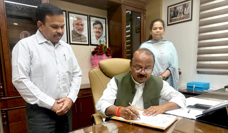 मप्रः राज्यमंत्री जायसवाल ने अध्यक्ष का कार्यभार ग्रहण किया मप्रः राज्यमंत्री जायसवाल ने अध्यक्ष का कार्यभार ग्रहण किया