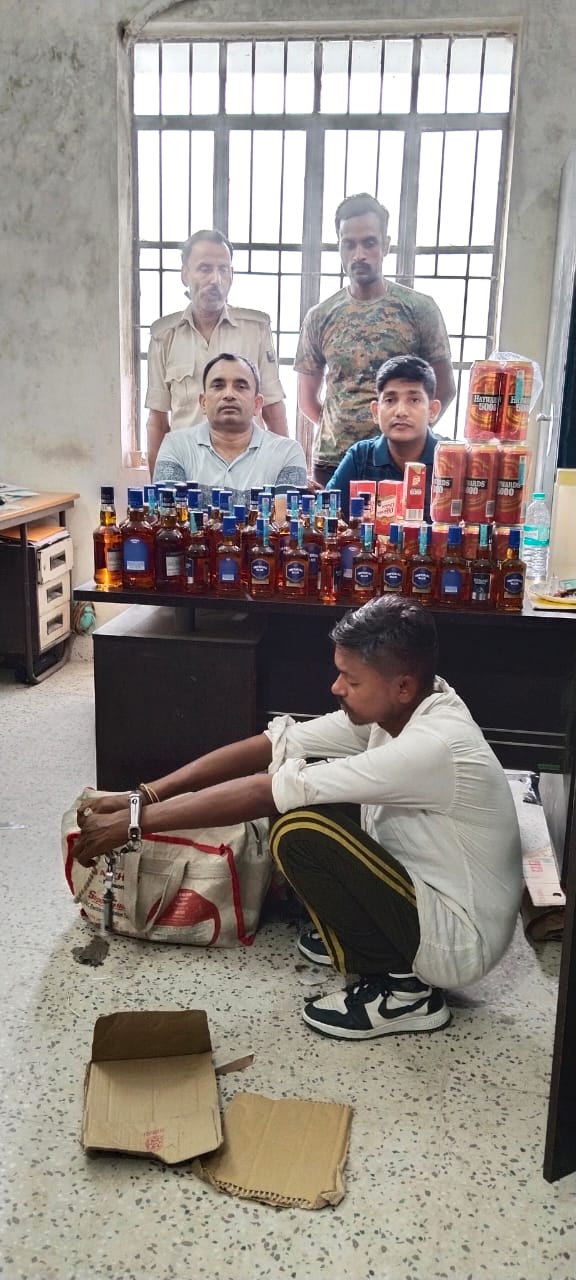18.575 लीटर विदेशी शराब के साथ एक व्यक्ति को किया गिरफ्तार 18.575 लीटर विदेशी शराब के साथ एक व्यक्ति को किया गिरफ्तार