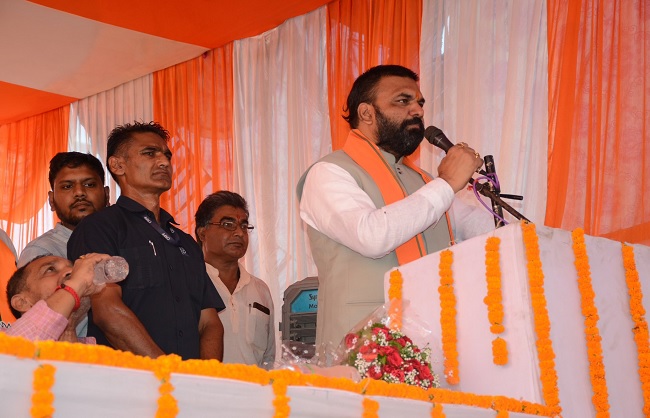 उपमुख्यमंत्री सम्राट चौधरी अपने खगड़िया दौरे के दौरान लोगों को सम्बोधित करते हुए। उपमुख्यमंत्री सम्राट चौधरी अपने खगड़िया दौरे के दौरान लोगों को सम्बोधित करते हुए।