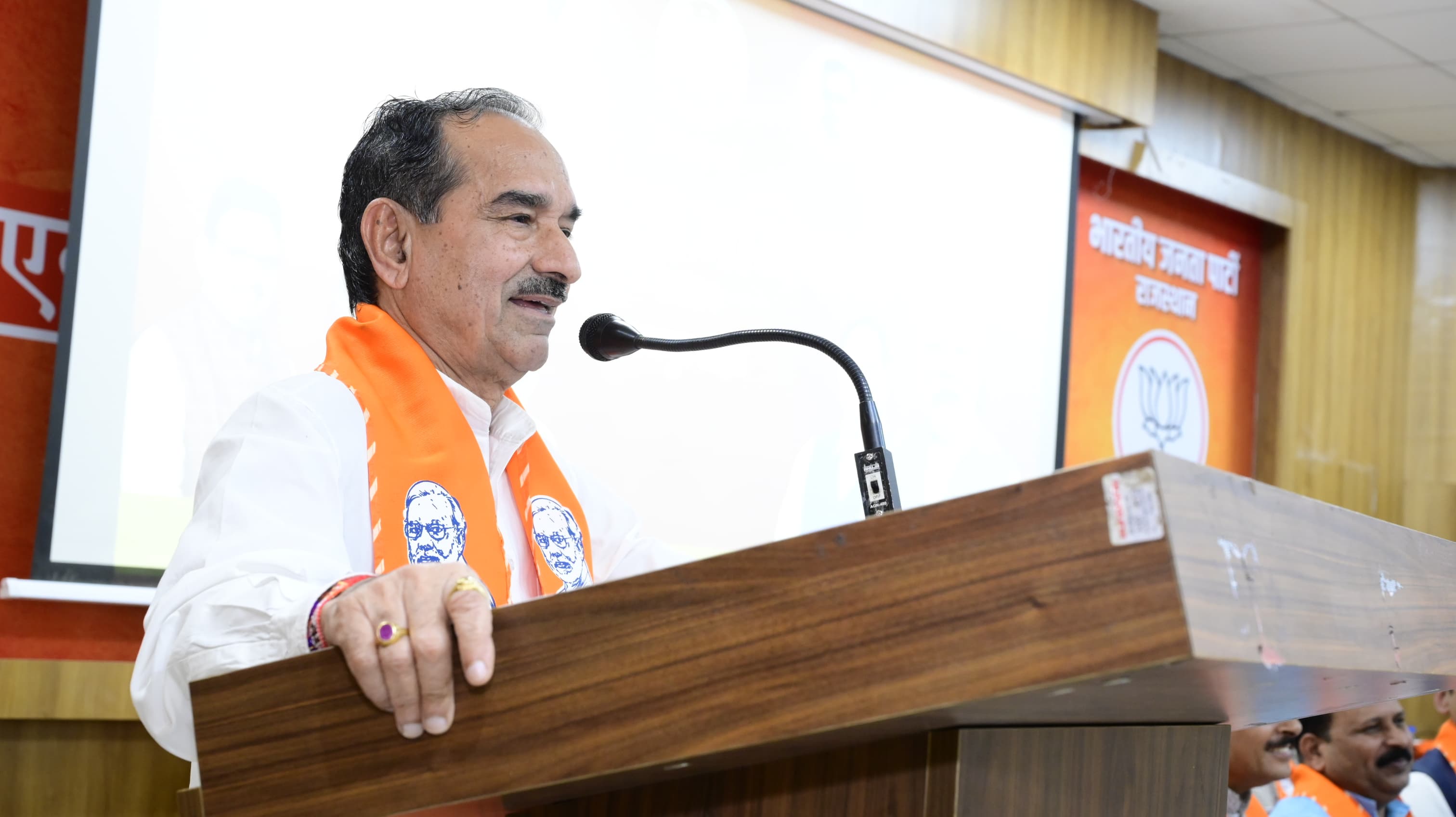 विदेश में भारत की प्रतिष्ठा धूमिल करने का षडयंत्र कर रहे है राहुल गांधीः मदन राठौड़ विदेश में भारत की प्रतिष्ठा धूमिल करने का षडयंत्र कर रहे है राहुल गांधीः मदन राठौड़