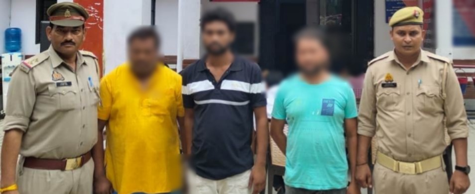 3 आरोपित शातिर गांजा तस्कर गिरफ्तार, 12 किग्रा गांजा व 13 हजार रुपये बरामद 3 आरोपित शातिर गांजा तस्कर गिरफ्तार, 12 किग्रा गांजा व 13 हजार रुपये बरामद