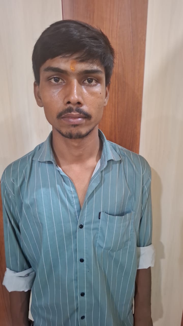 एसटीएफ व पुलिस की संयुक्त टीम ने 25 हजार इनामिया को किया गिरफ्तार एसटीएफ व पुलिस की संयुक्त टीम ने 25 हजार इनामिया को किया गिरफ्तार