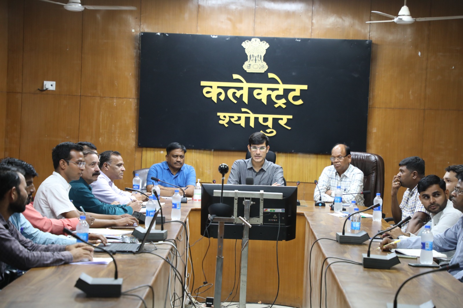 कलेक्ट्रेट सभाकक्ष में आयोजित बैठक। कलेक्ट्रेट सभाकक्ष में आयोजित बैठक।