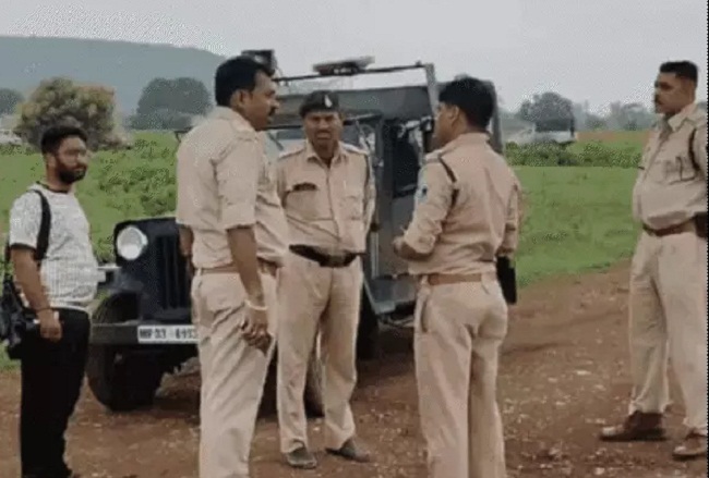 इंदौरः आर्मी अधिकारियों से मारपीट इंदौरः आर्मी अधिकारियों से मारपीट