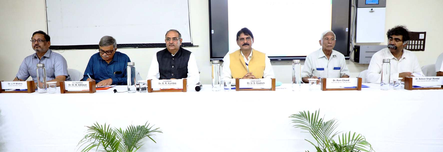 कार्यशाला में उपस्थित मुख्य अतिथि डॉ. यूएस गौतम एवं अन्य। कार्यशाला में उपस्थित मुख्य अतिथि डॉ. यूएस गौतम एवं अन्य।