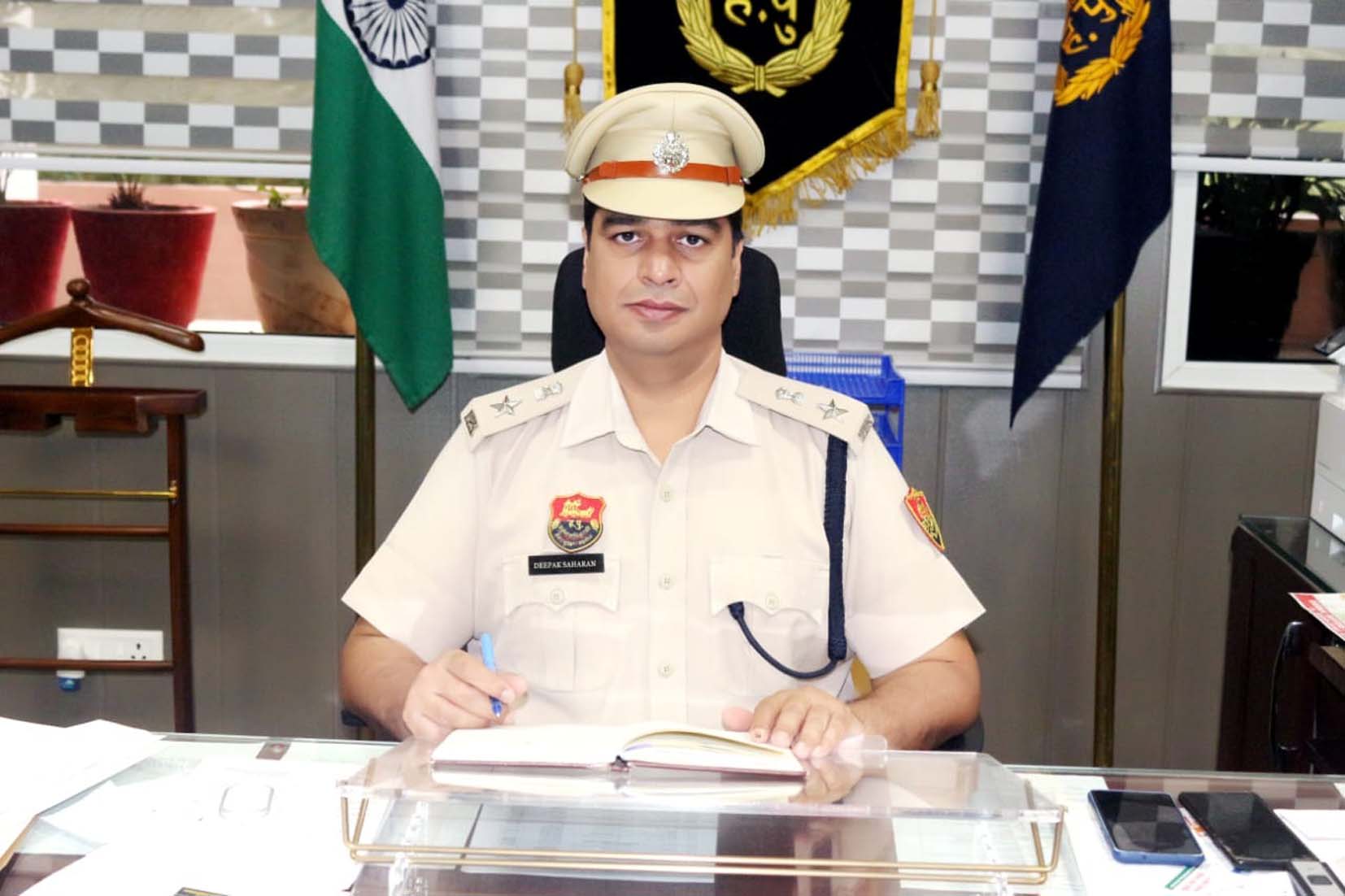 पुलिस अधीक्षक दीपक सहारन पुलिस अधीक्षक दीपक सहारन