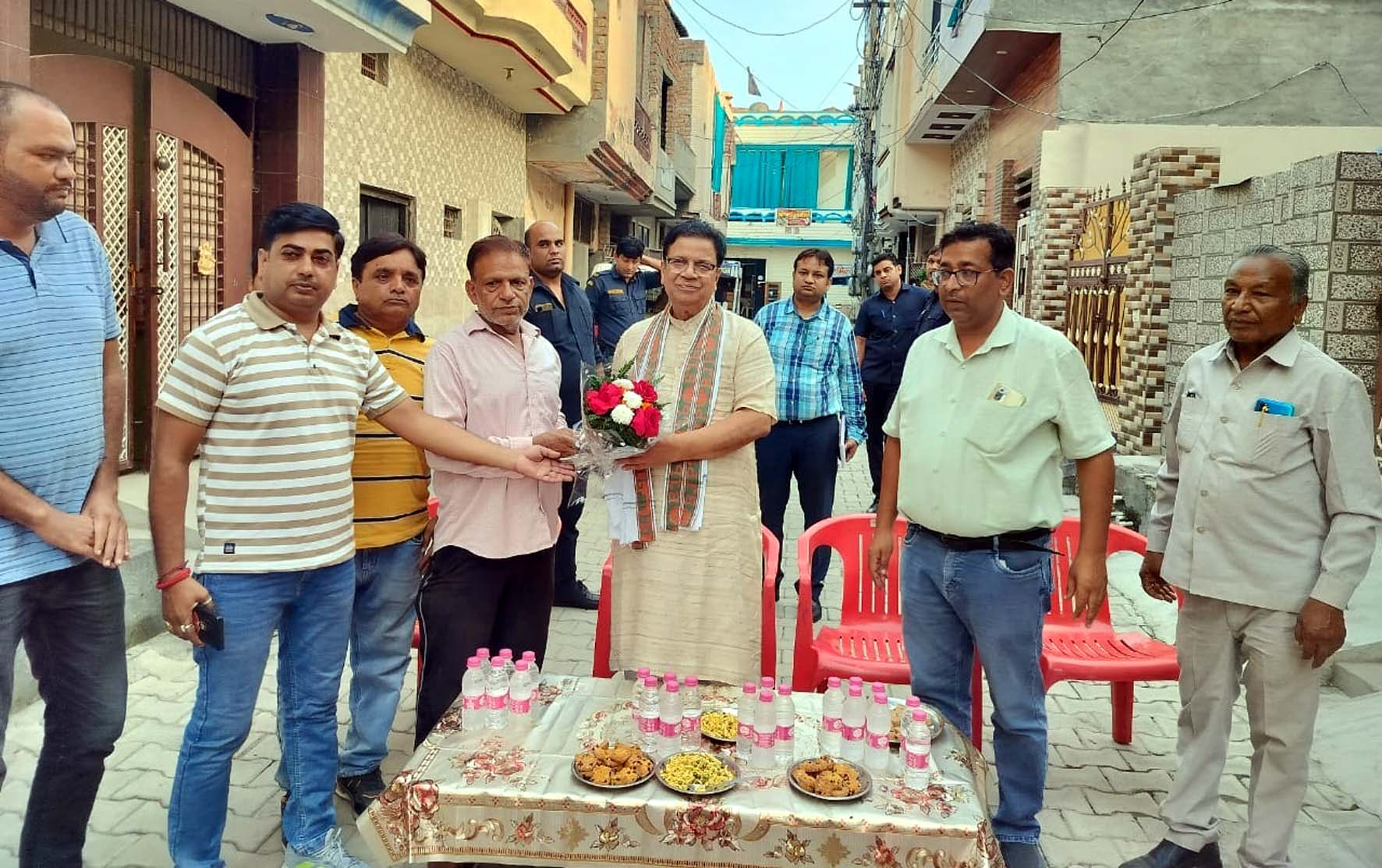 जनसंपर्क अभियान के दौरान लोगों को संबोधित करते भाजपा प्रत्याशी डा. कमल गुप्ता। जनसंपर्क अभियान के दौरान लोगों को संबोधित करते भाजपा प्रत्याशी डा. कमल गुप्ता।