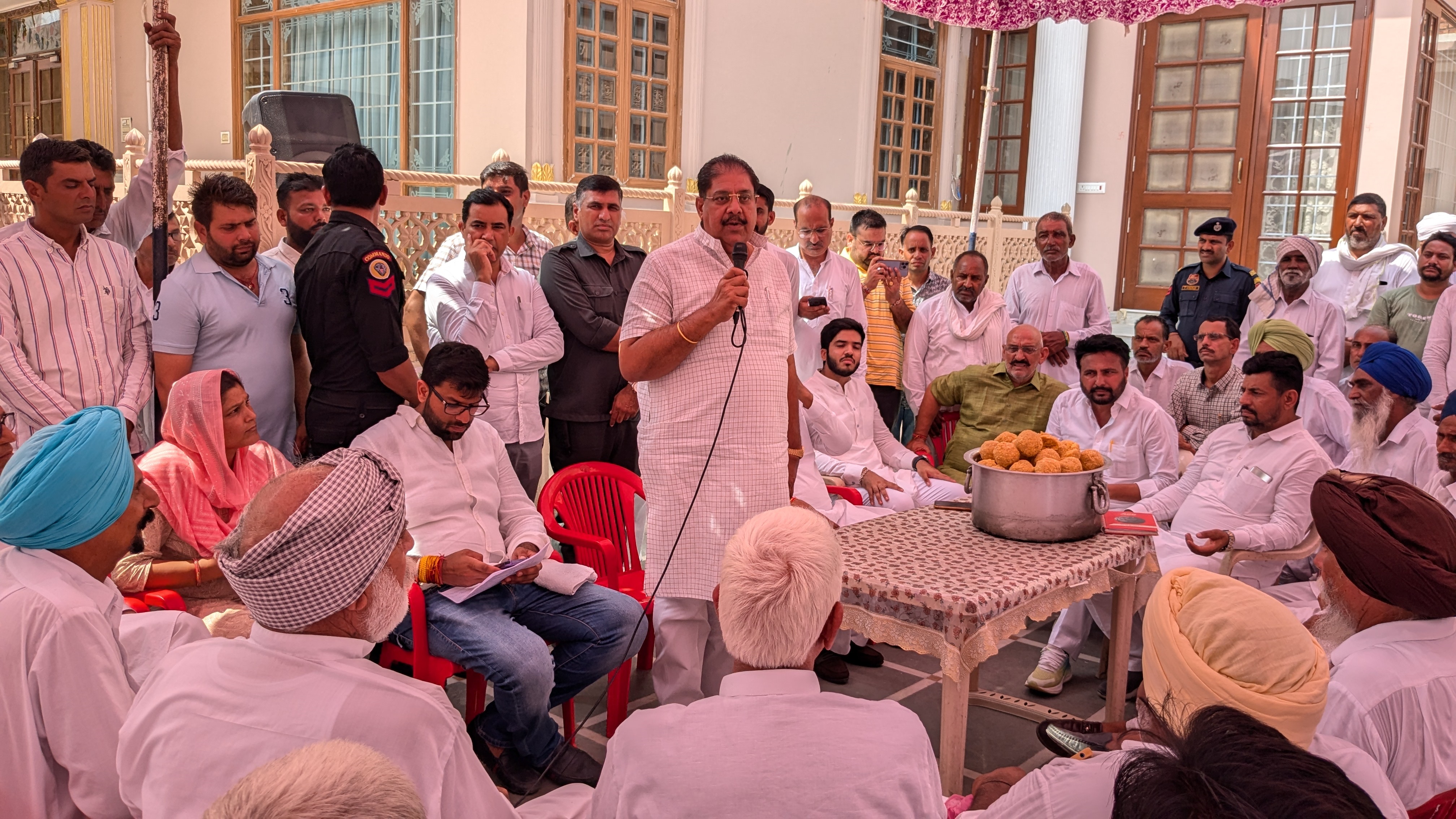 जेजेपी एएसपी गठबंधन व रणजीत चौटाला समर्थकों के साथ् जेजेपी एएसपी गठबंधन व रणजीत चौटाला समर्थकों के साथ्