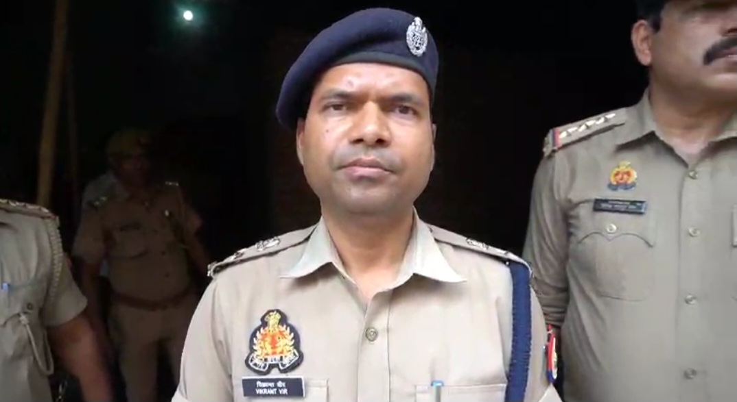 घटना की जानकारी देते एसपी घटना की जानकारी देते एसपी