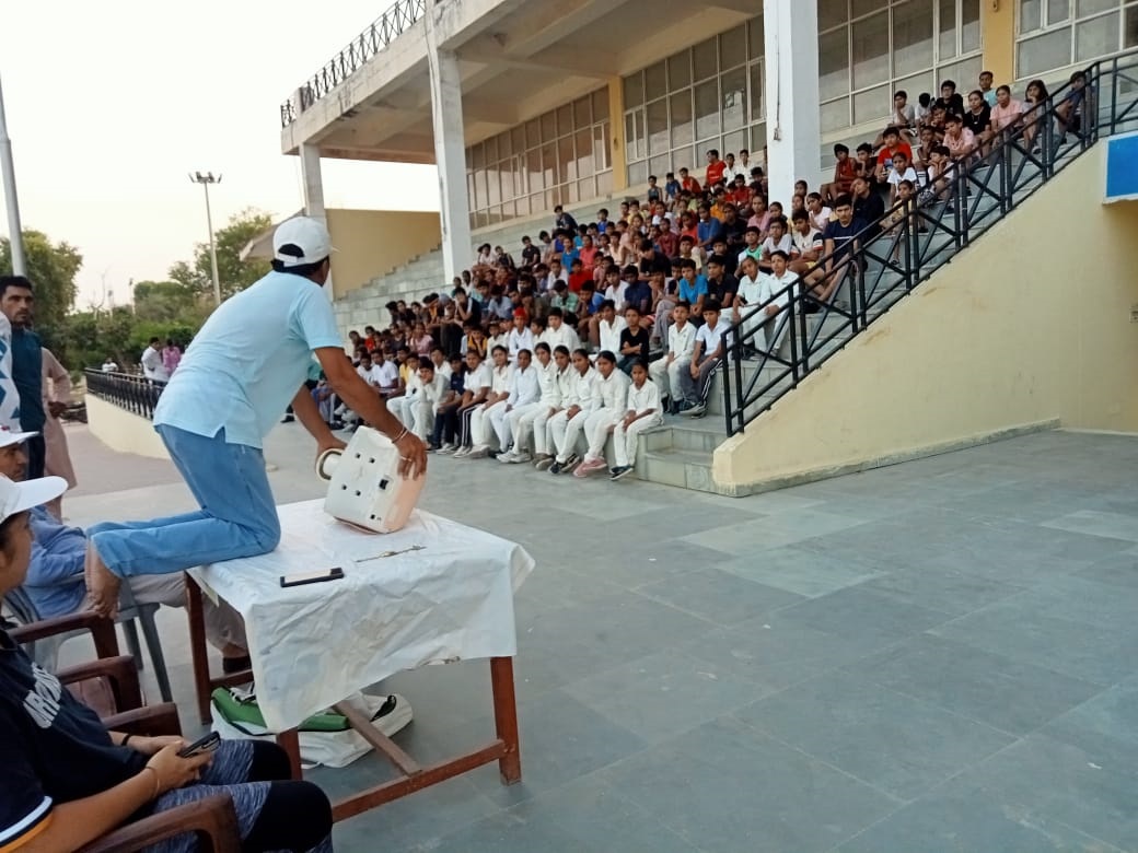 शिक्षणार्थियों को प्राथमिक चिकित्सा के बारे में किया जागरुक करते शिक्षणार्थियों को प्राथमिक चिकित्सा के बारे में किया जागरुक करते