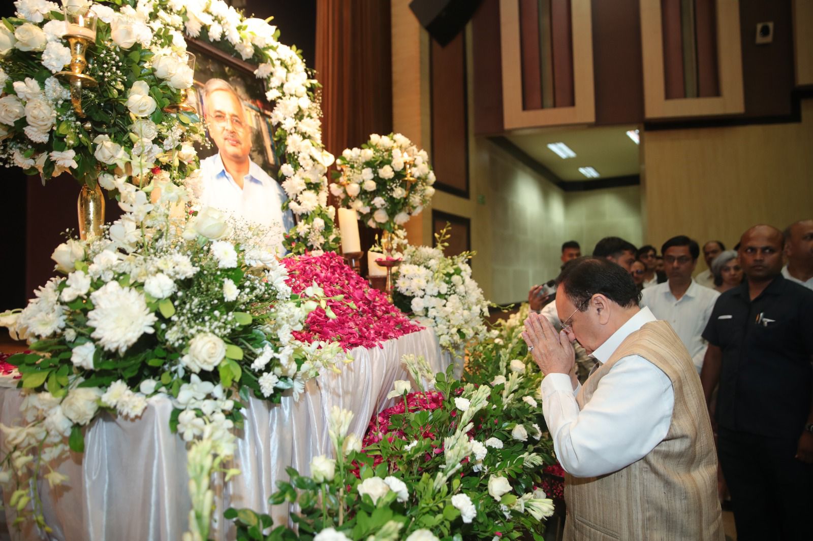 वरिष्ठ पत्रकार को भावभीनी श्रद्धांजलि देते जे पी नड्डा वरिष्ठ पत्रकार को भावभीनी श्रद्धांजलि देते जे पी नड्डा