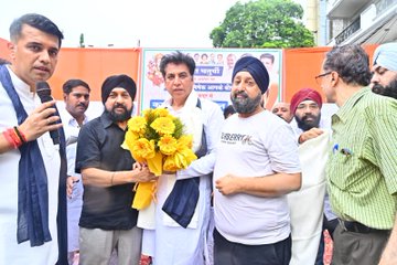 देवेंद्र यादव कोटला मुबारकपुर में  अभिषेक दत्त के कार्यालय का उद्घाटन