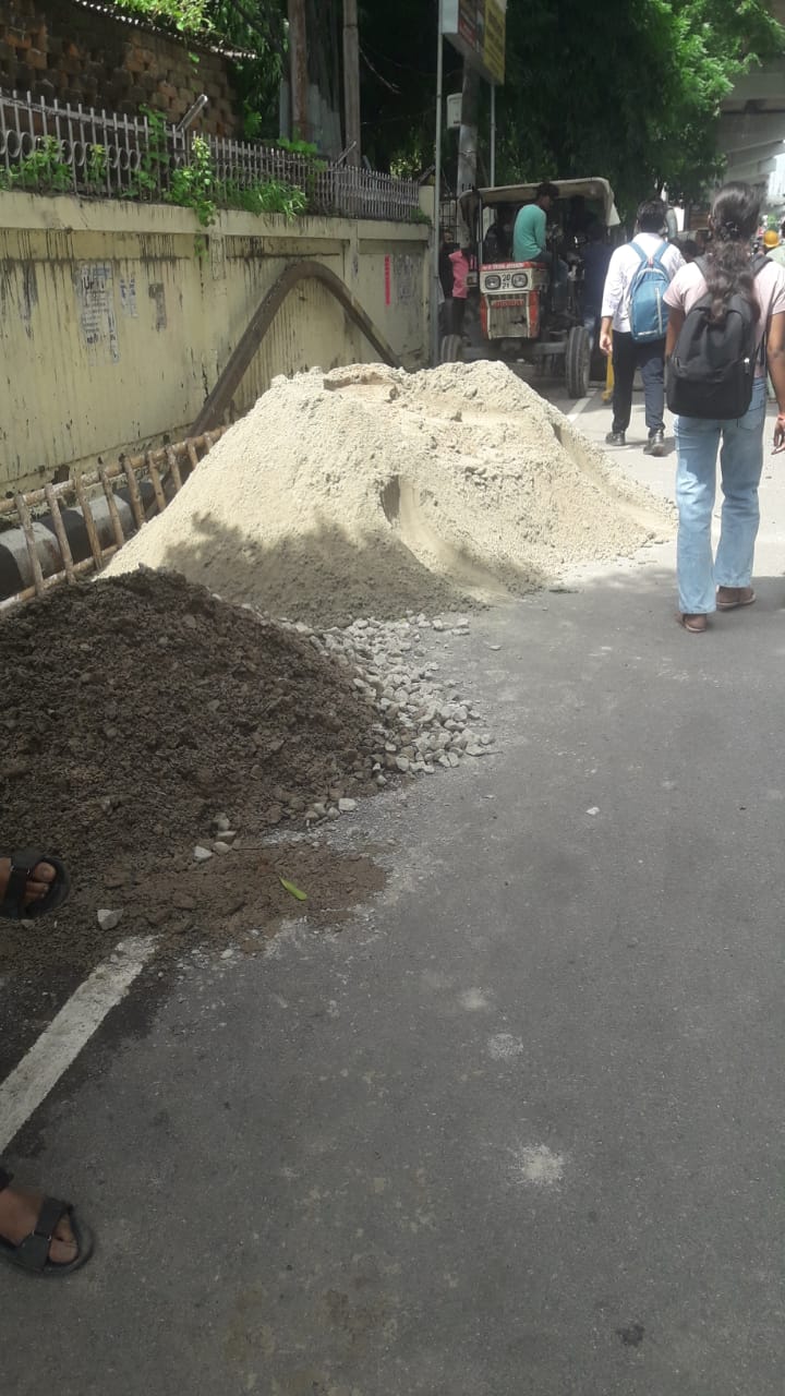 धंसी हुई सड़क