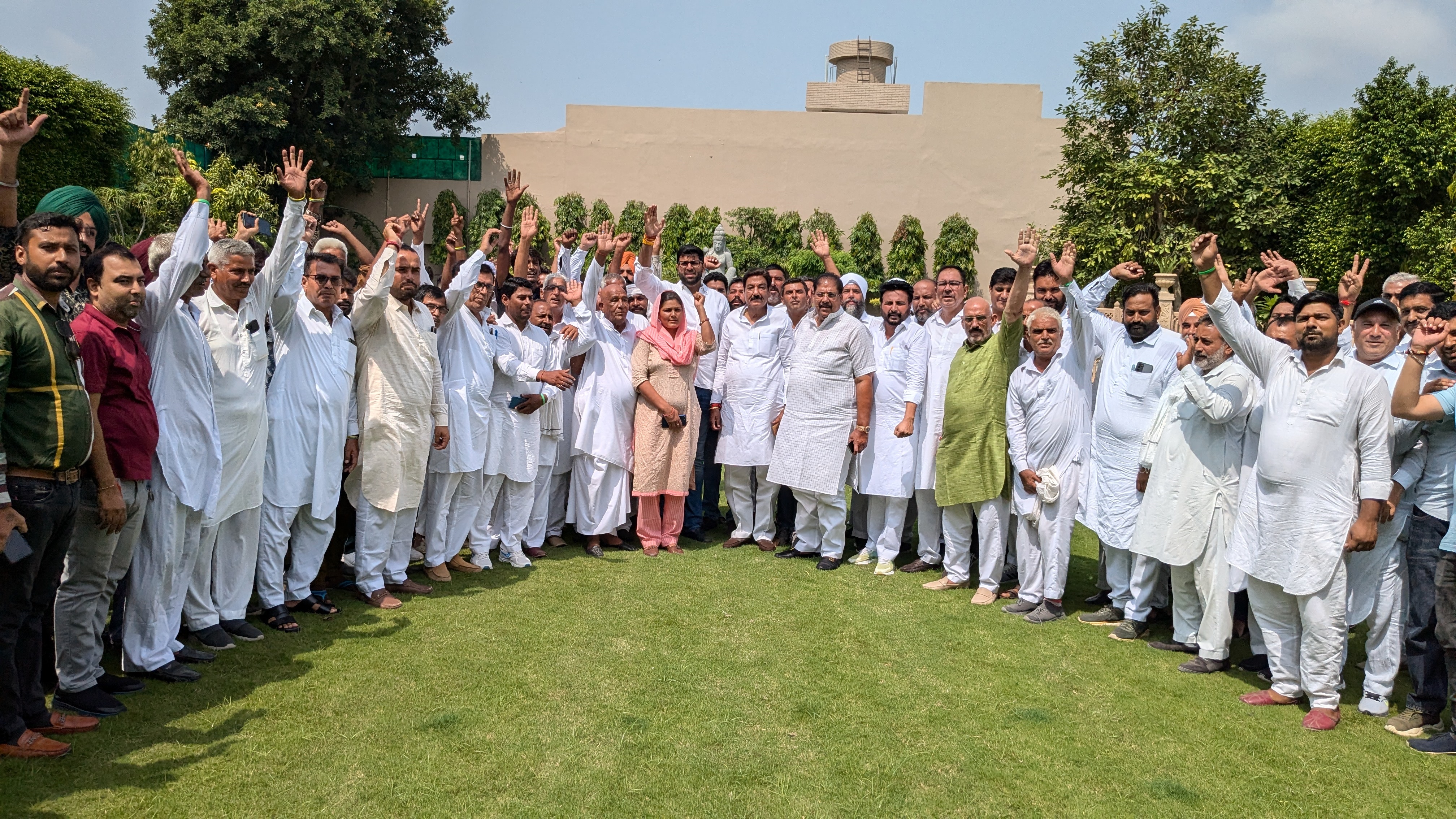 जेजेपी एएसपी गठबंधन व रणजीत चौटाला समर्थकों के ासाथ् जेजेपी एएसपी गठबंधन व रणजीत चौटाला समर्थकों के ासाथ्
