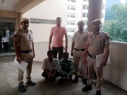 पुलिस की गिरफ्त में आरोपी। पुलिस की गिरफ्त में आरोपी।