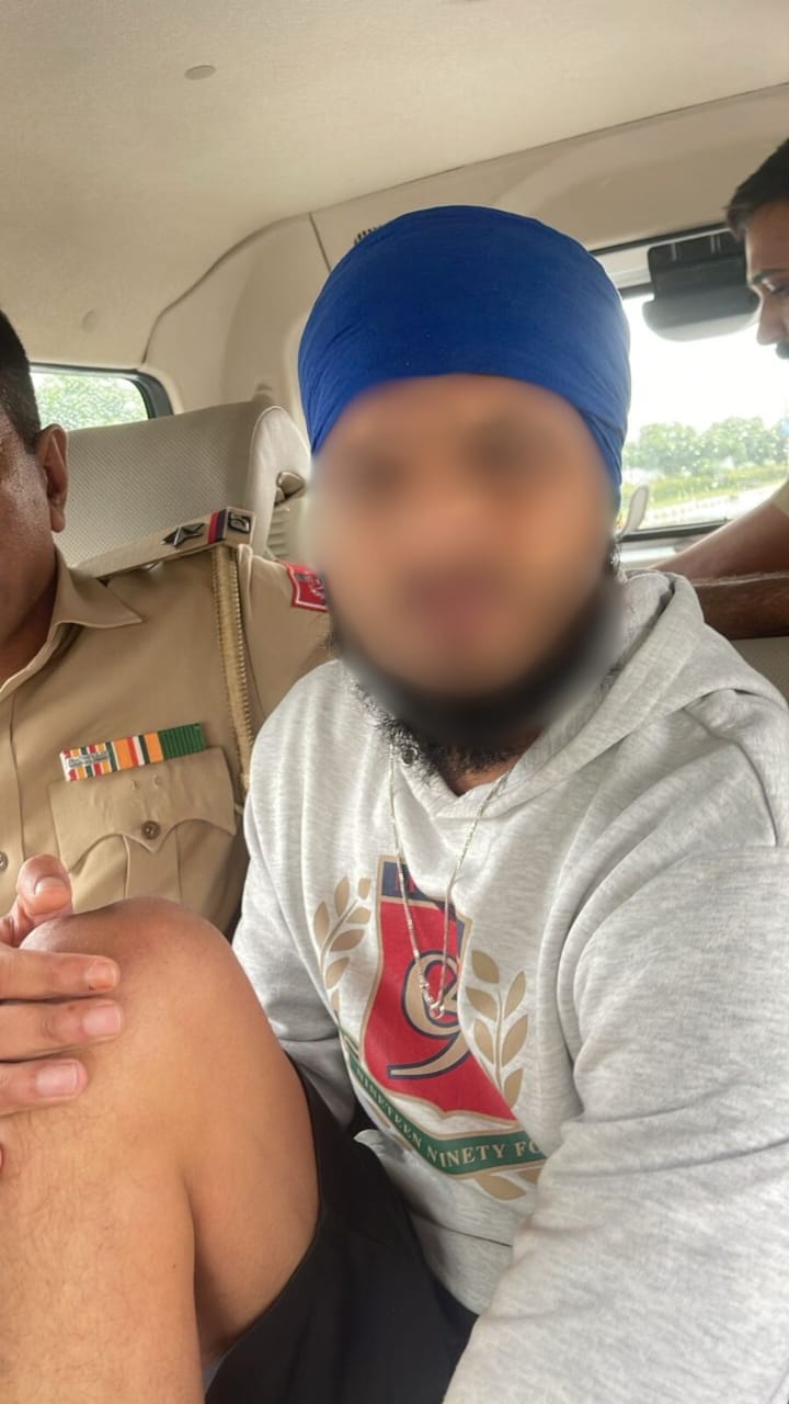 पंजाब पुलिस द्वारा गिरफ्तार अपराधी अमृतपाल पंजाब पुलिस द्वारा गिरफ्तार अपराधी अमृतपाल