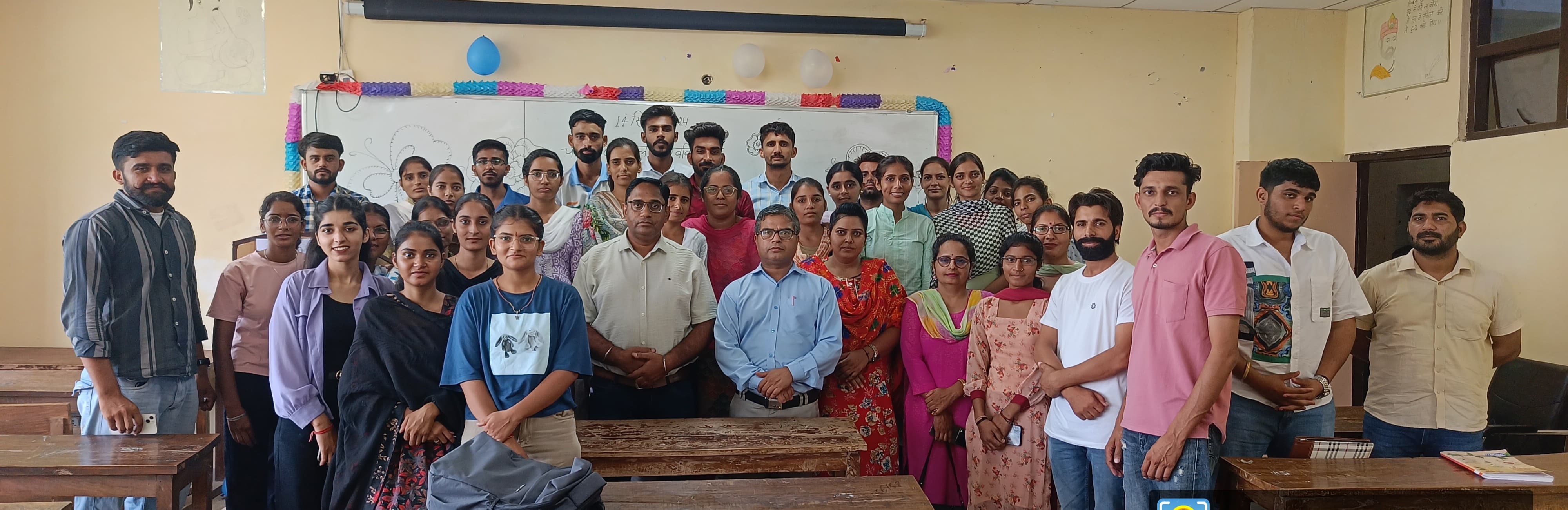 िहनदी िदवस पर कार्र्म िहनदी िदवस पर कार्र्म