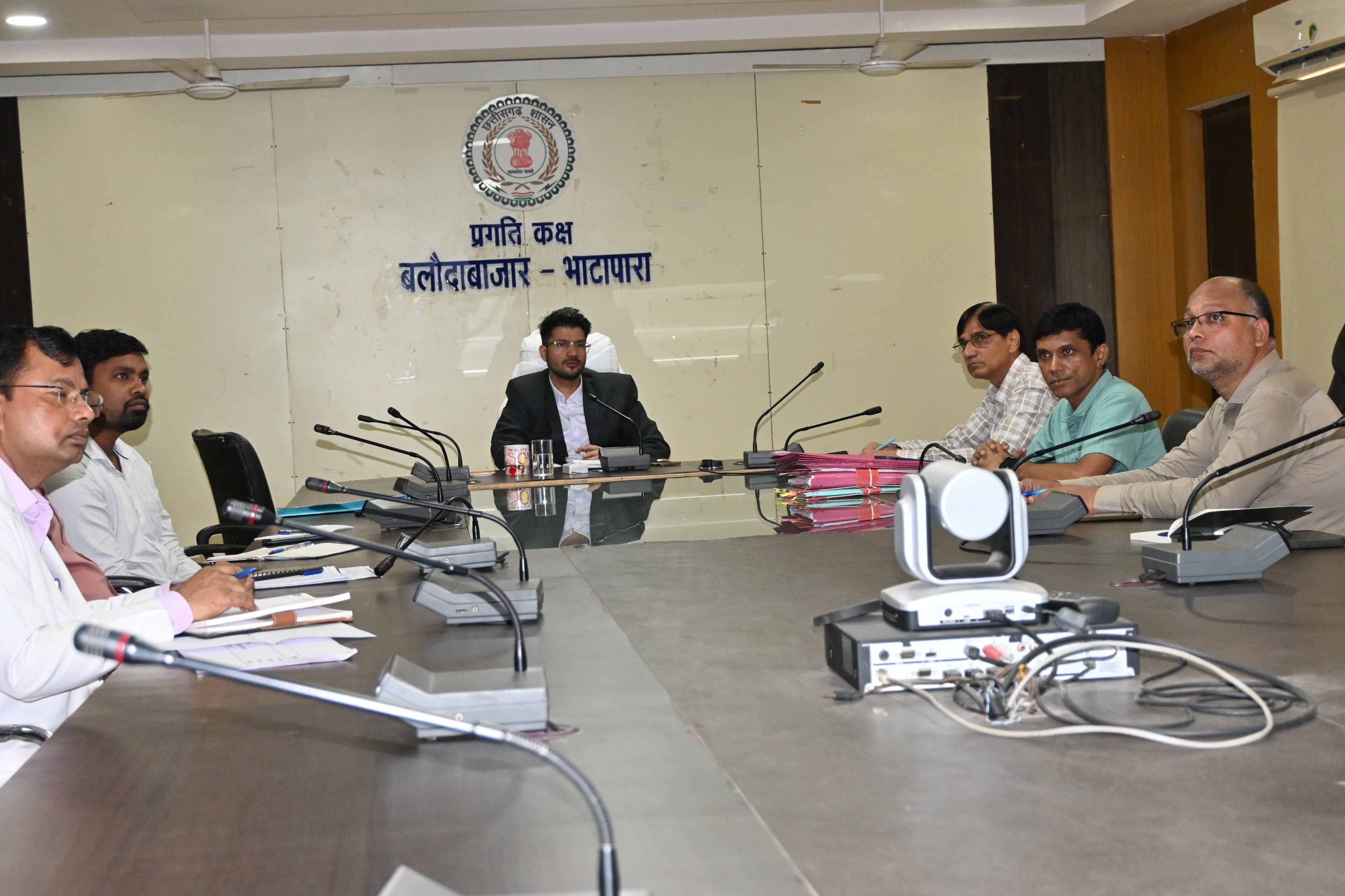 कलेक्टर दीपक सोनी ने अधिकारियों क़ी बैठक लेकर जरुरी निर्देश दिए कलेक्टर दीपक सोनी ने अधिकारियों क़ी बैठक लेकर जरुरी निर्देश दिए