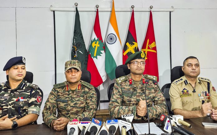 बारामुला के पट्टन इलाके में हुई मुठभेड़ में तीन आतंकी मार गिराए गए - सेना बारामुला के पट्टन इलाके में हुई मुठभेड़ में तीन आतंकी मार गिराए गए - सेना