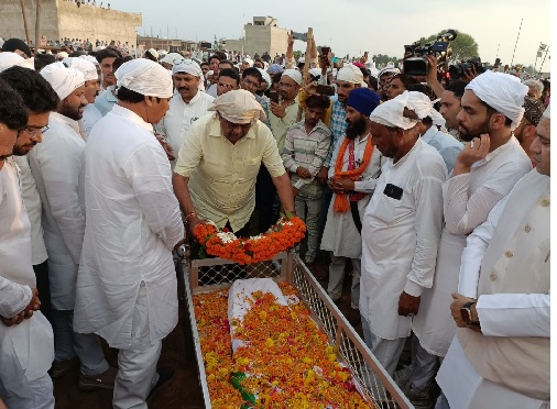 वन मंत्री ने मुख्यमंत्री की ओर से रामगढ विधायक स्व. जुबेर खान को पुष्पचक्र अर्पित कर दी श्रद्धांजलि वन मंत्री ने मुख्यमंत्री की ओर से रामगढ विधायक स्व. जुबेर खान को पुष्पचक्र अर्पित कर दी श्रद्धांजलि