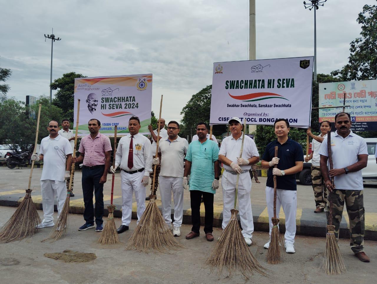 १५६ वाहिनी के रि पु बल के द्वारा न्यु बोंगाईगाव रेलवे स्टेशन पर सफाई कार्यक्रम का आयोजन ।
