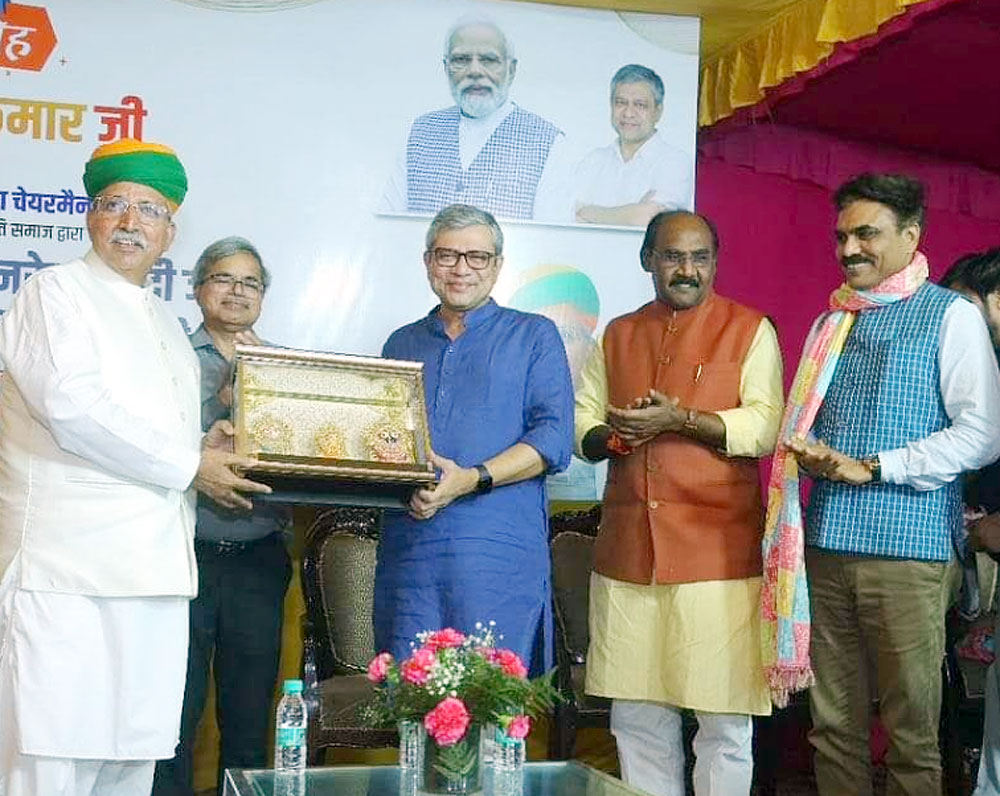 रेलवे बोर्ड चेयमैन सतीश कुमार व रेल मंत्री अश्विनी वैष्णव से रेल सेवाओं के विस्तार को लेकर की चर्चा रेलवे बोर्ड चेयमैन सतीश कुमार व रेल मंत्री अश्विनी वैष्णव से रेल सेवाओं के विस्तार को लेकर की चर्चा