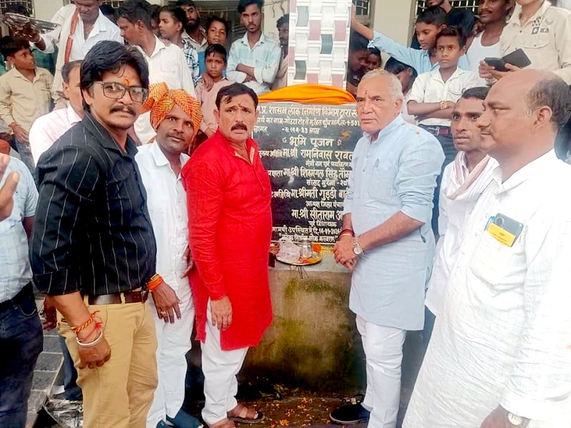 वन मंत्री रामनिवास रावत ने विजयपुर क्षेत्र में 5 सड़कों का किया भूमि-पूजन