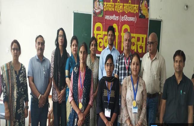 प्रतियोगिता के विजेता छात्राओं के साथ महाविद्यालय स्टाफ सदस्य। प्रतियोगिता के विजेता छात्राओं के साथ महाविद्यालय स्टाफ सदस्य।
