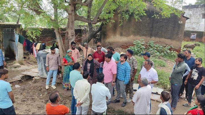 ग्वालियरः घर-घर जाकर किया जा रहा अतिवर्षा व जल भराव से हुए नुकसान का सर्वे , गांव-गांव पहुंचे सर्वेक्षण दल ग्वालियरः घर-घर जाकर किया जा रहा अतिवर्षा व जल भराव से हुए नुकसान का सर्वे , गांव-गांव पहुंचे सर्वेक्षण दल