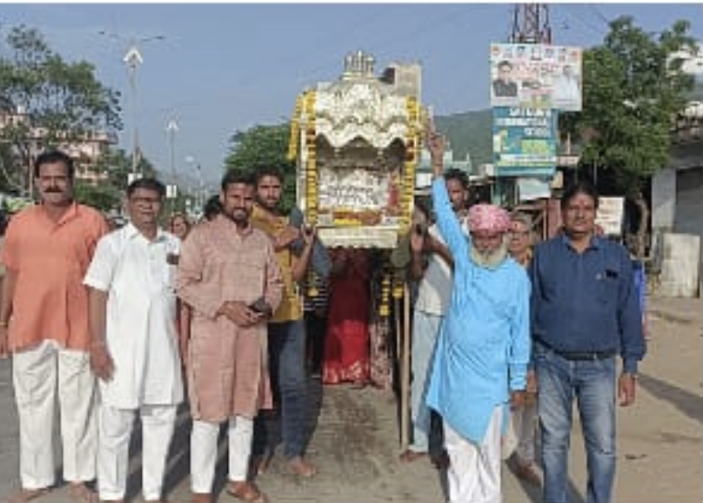 जलझूलनी एकादशी पर विभिन्न समाजों ने गाजे बाजे से निकाली रेवाड़ी जलझूलनी एकादशी पर विभिन्न समाजों ने गाजे बाजे से निकाली रेवाड़ी