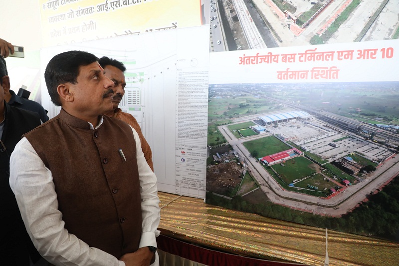 मुख्यमंत्री डॉ. यादव ने किया बस टर्मिनल का निरीक्षण मुख्यमंत्री डॉ. यादव ने किया बस टर्मिनल का निरीक्षण
