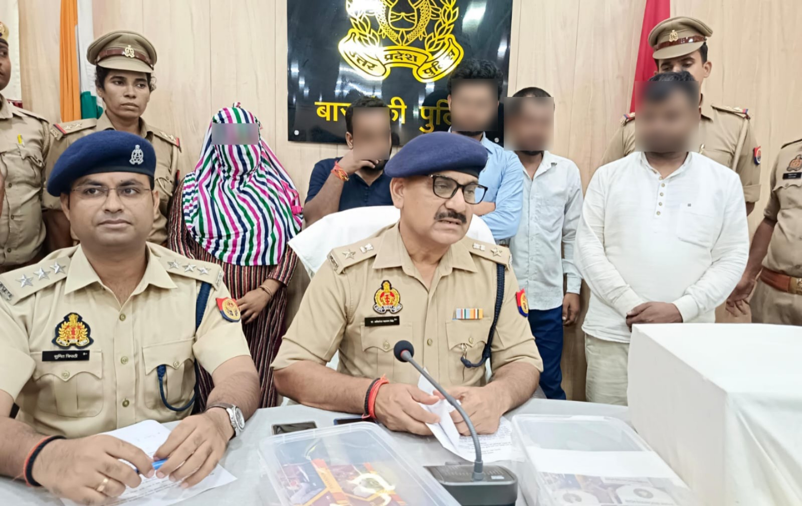 पुलिस की पकड़ में चिट फंड पुलिस की पकड़ में चिट फंड