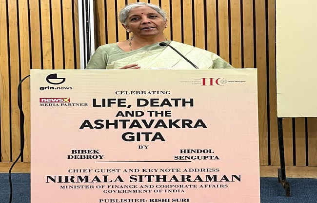 पुस्तिक का विमोचन के बाद कार्यक्रम को संबोधित करते हुए वित्त् मंत्री पुस्तिक का विमोचन के बाद कार्यक्रम को संबोधित करते हुए वित्त् मंत्री
