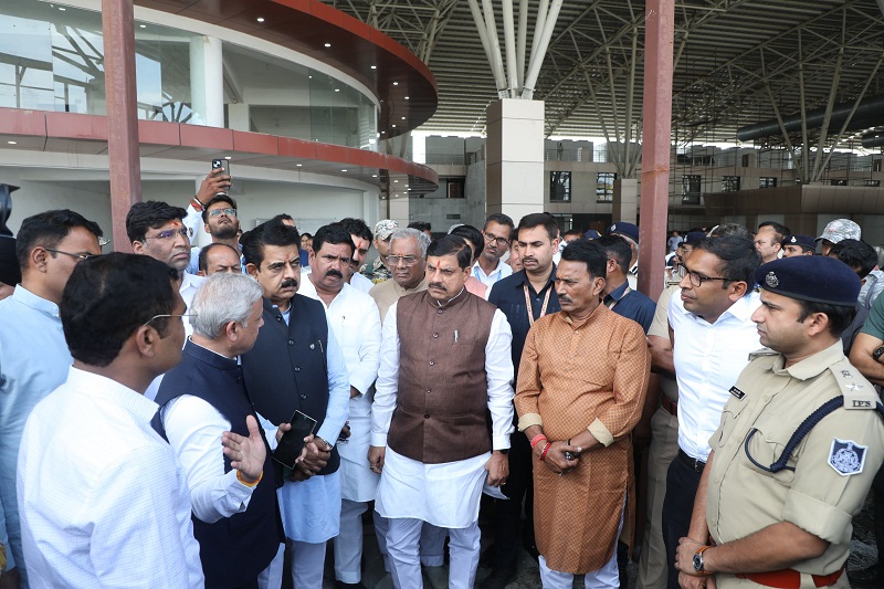मुख्यमंत्री डॉ. यादव ने किया बस टर्मिनल का निरीक्षण मुख्यमंत्री डॉ. यादव ने किया बस टर्मिनल का निरीक्षण