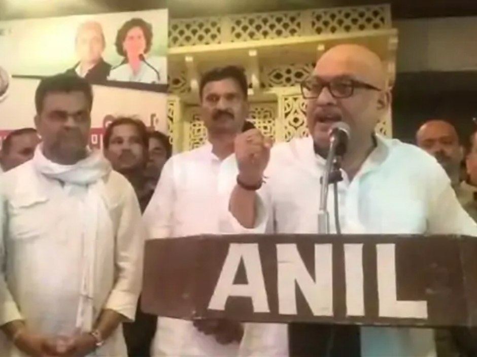 कार्यक्रम में बोलते कांग्रेस अध्यक्ष अजय राय कार्यक्रम में बोलते कांग्रेस अध्यक्ष अजय राय