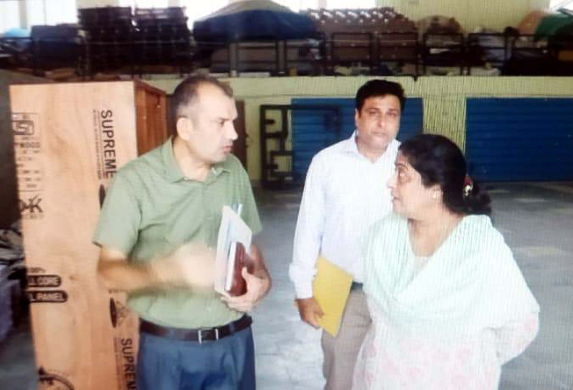 स्ट्रांग रूम तथा मतगणना केंद्रों का दौरा कर तमाम प्रबंधों का निरीक्षण करती सामान्य पर्यवेक्षक श्रीमती नलिनी कठोतिया। स्ट्रांग रूम तथा मतगणना केंद्रों का दौरा कर तमाम प्रबंधों का निरीक्षण करती सामान्य पर्यवेक्षक श्रीमती नलिनी कठोतिया।
