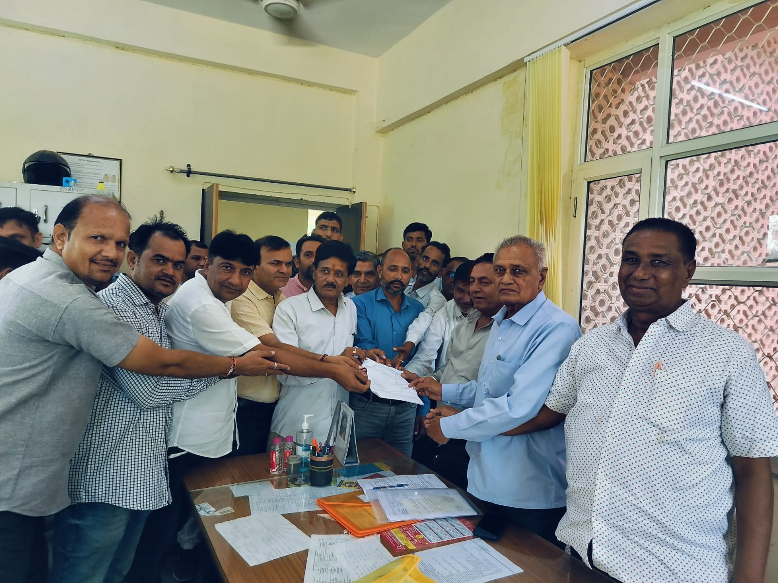 कर्मचारी महासंघ के चुनाव संपन्न राजेंद्र राणा पुनः निर्विरोध प्रदेश अध्यक्ष निर्वाचित कर्मचारी महासंघ के चुनाव संपन्न राजेंद्र राणा पुनः निर्विरोध प्रदेश अध्यक्ष निर्वाचित
